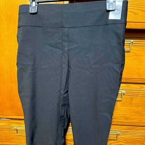New York & Company black pull on cropped panta